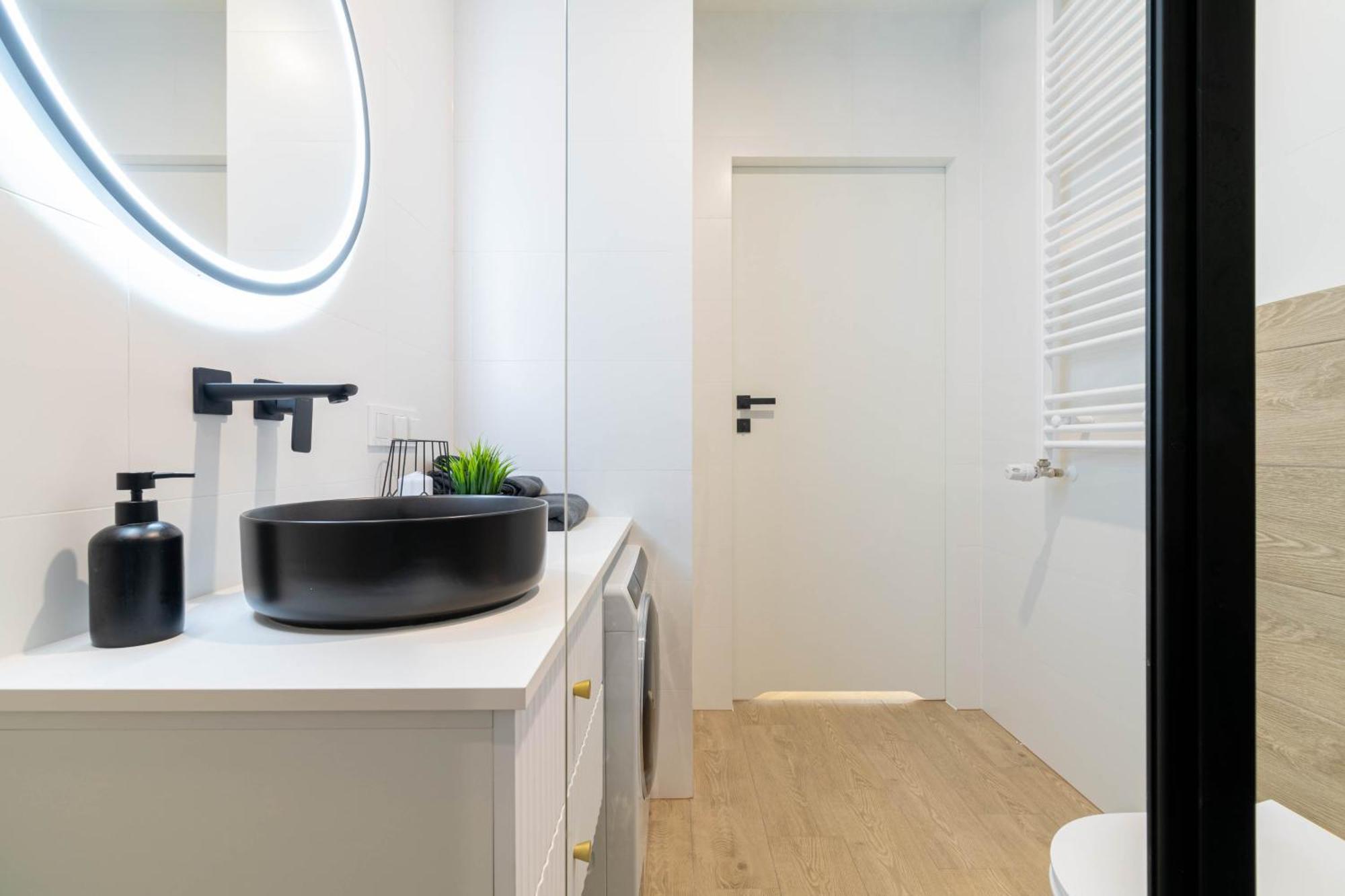 Blue Apartment Ceglana - Free Parking - Self Check-In Катовице Экстерьер фото