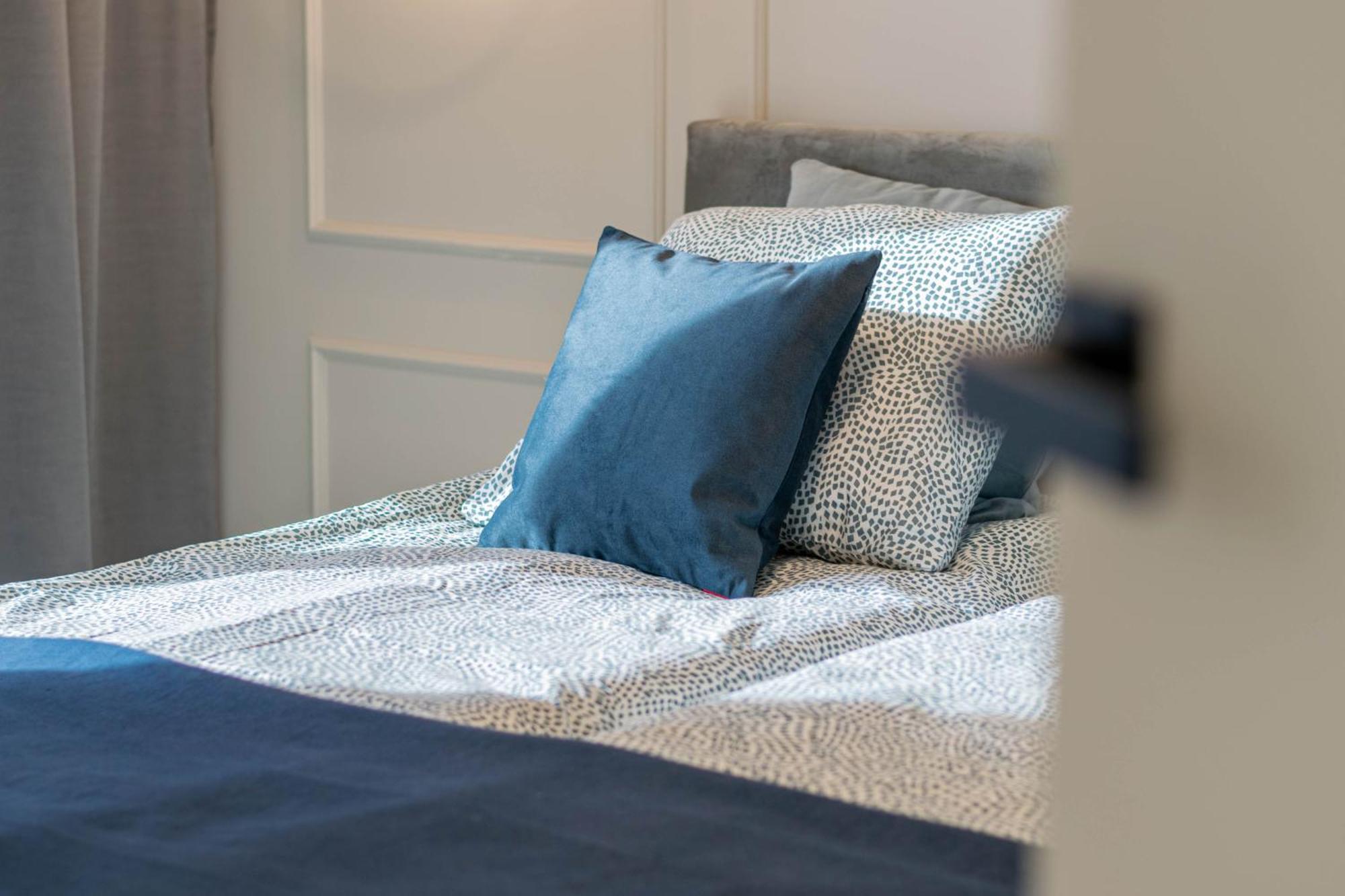 Blue Apartment Ceglana - Free Parking - Self Check-In Катовице Экстерьер фото